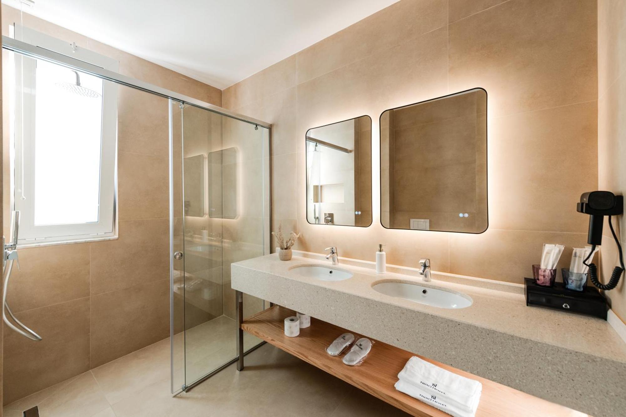 Troci Hotel 5*