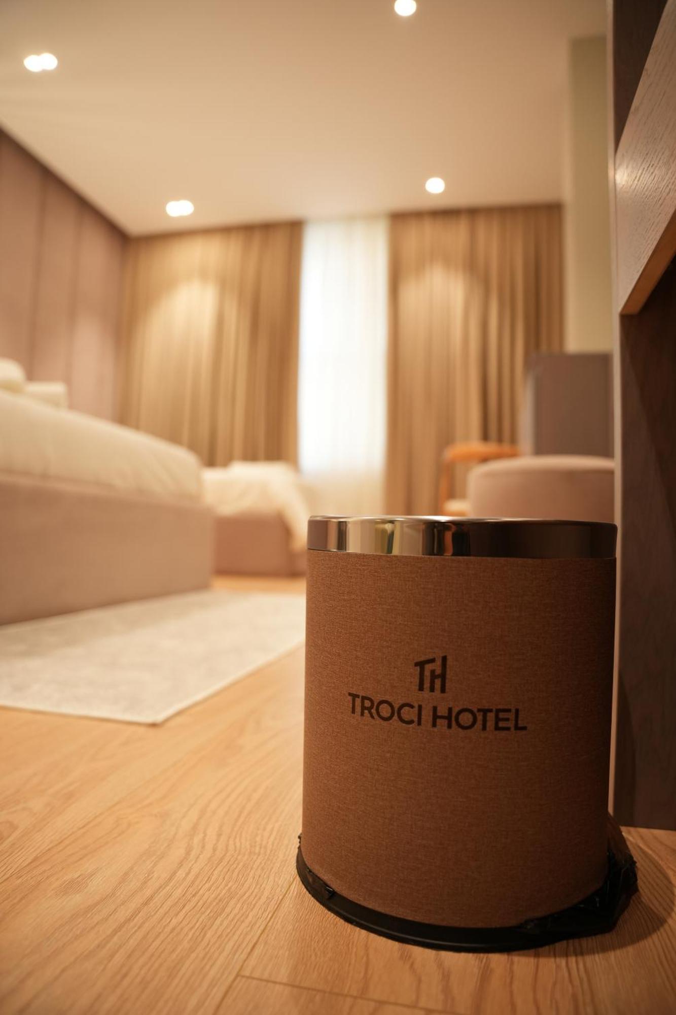 Hotel Troci